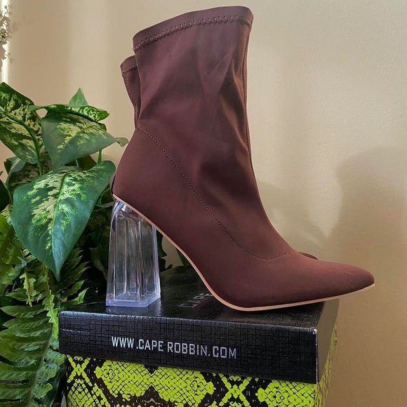 Cape Robbin Brown Block Heel Boots - Picture 3 of 6